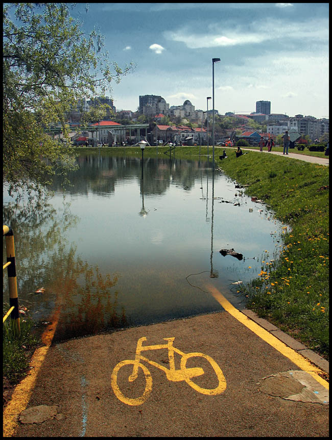 Bike_on_the_water_2_by_Srboraa.jpg
